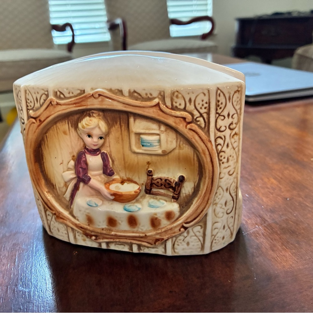 1978 Vintage napkins holder pioneer woman